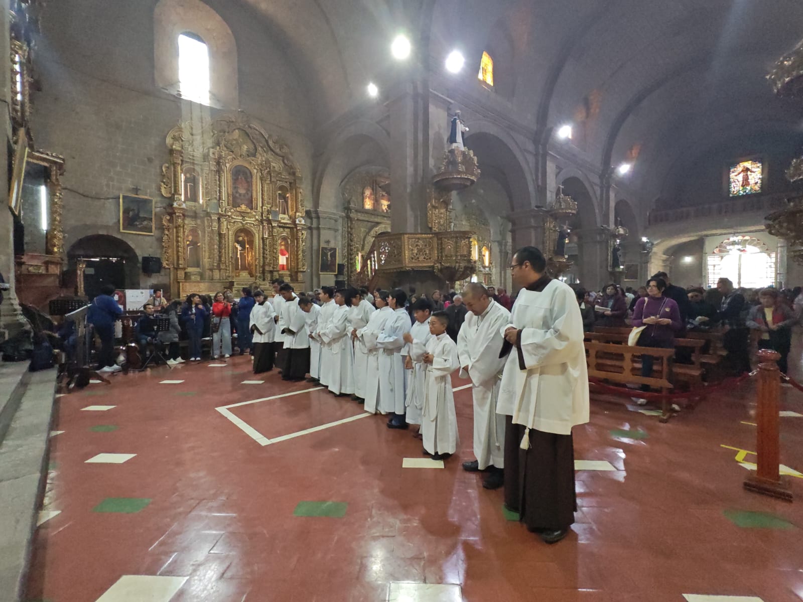Monaguillos Servidores del Altar E. Marcial Riveros Tito (3)